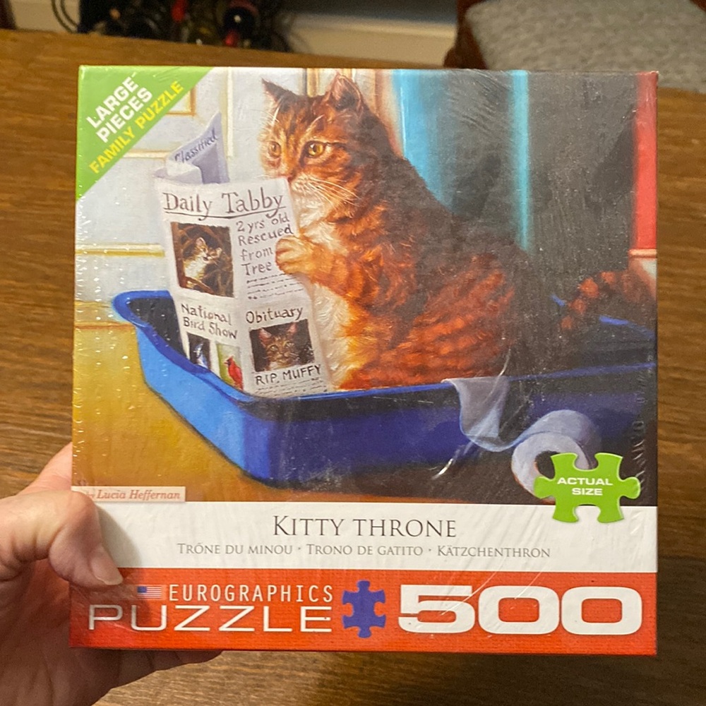 NWT: 500 Piece Family Puzzle: Kitty on a Throne!
